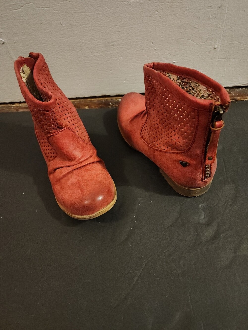 Roxy Pink Vallerie Flat Ankle Boots Booties Size 7 Faux Leather Perforated